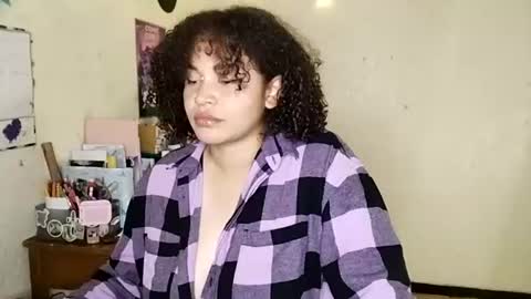 Snapshot of wallace_juli chatting on August 5, 6:55 pm Juli online show from August 5, 6:55 pm