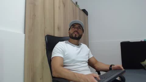 Snapshot of walter_brownn01 chatting on October 30, 2:51 pm WALTER BROWN  online show from October 30, 2:51 pm