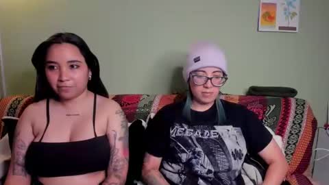 Snapshot of waningrosee chatting on February 16, 5:48 am Waningrose  Lu online show from February 16, 5:48 am