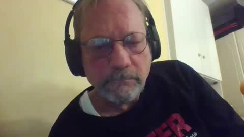 Snapshot of wanky357 chatting on February 4, 8:47 pm Tibo Love online show from February 4, 8:47 pm