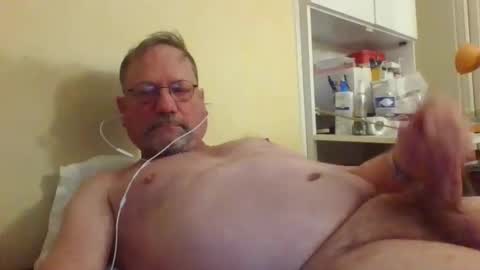 Snapshot of wanky357 chatting on April 29, 9:43 pm Tibo Love online show from April 29, 9:43 pm