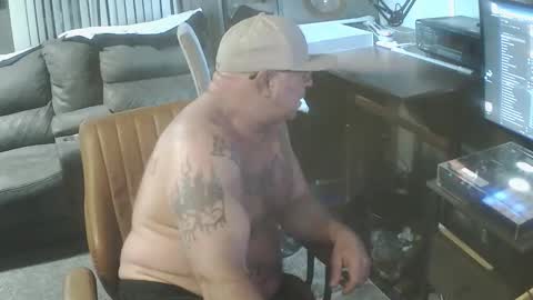 Snapshot of wantitbutyoucanthaveit chatting on February 5, 11:59 am inittogetitin online show from February 5, 11:59 am