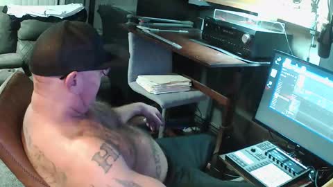 Snapshot of wantitbutyoucanthaveit chatting on February 23, 7:39 am inittogetitin online show from February 23, 7:39 am