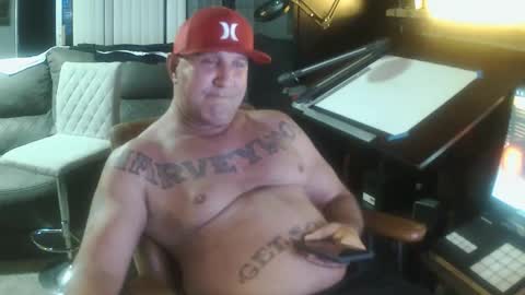 Snapshot of wantitbutyoucanthaveit chatting on March 7, 5:37 am inittogetitin online show from March 7, 5:37 am
