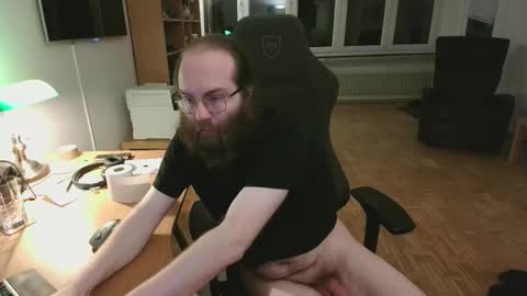 wantsahug online show from February 16, 7:10 pm