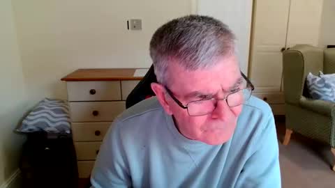 wanttobefree22 online show from October 17, 1:35 pm