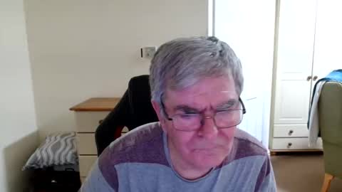 wanttobefree90 online show from April 22, 7:04 pm