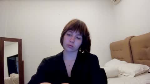 Snapshot of warm_june chatting on February 3, 10:21 pm June online show from February 3, 10:21 pm