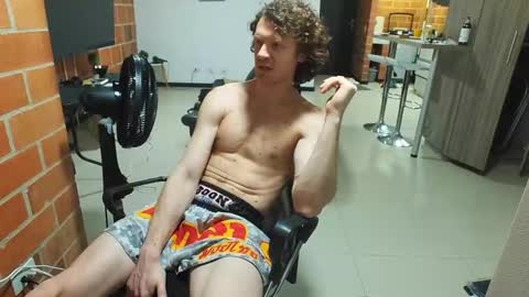 Snapshot of warrenkener chatting on February 5, 4:39 am Warren Kener online show from February 5, 4:39 am