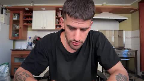 wearetwo online show from November 26, 3:46 pm