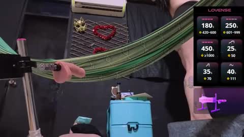 Snapshot of waterfalls_girl chatting on December 9, 10:22 am nicol online show from December 9, 10:22 am