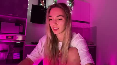 Snapshot of watergirl_ chatting on December 3, 6:59 am Im saving up for a new car help me online show from December 3, 6:59 am