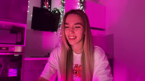 Snapshot of watergirl_ chatting on December 3, 10:29 pm Im saving up for a new car help me online show from December 3, 10:29 pm