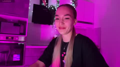 Snapshot of watergirl_ chatting on December 6, 12:12 am Im saving up for a new car help me online show from December 6, 12:12 am