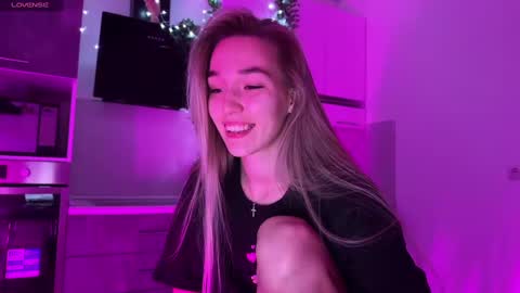 Snapshot of watergirl_ chatting on December 6, 2:38 pm Im saving up for a new car help me online show from December 6, 2:38 pm