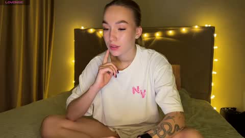 Snapshot of watergirl_ chatting on December 23, 9:40 pm Im saving up for a new car help me online show from December 23, 9:40 pm