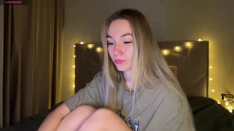 Snapshot of watergirl_ chatting on January 24, 12:09 am Im saving up for a new car help me online show from January 24, 12:09 am