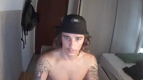 Snapshot of wave_boyy chatting on April 16, 12:28 pm wave_boyy online show from April 16, 12:28 pm