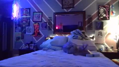 we_r_freaks online show from February 28, 8:04 am