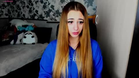 Snapshot of weakness4u chatting on February 7, 7:07 am Maya online show from February 7, 7:07 am