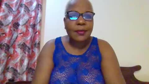 Snapshot of weaverbird25 chatting on February 11, 8:36 pm weaverbird25 online show from February 11, 8:36 pm