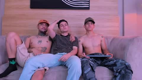 Snapshot of web_gammer_ chatting on May 15, 7:21 pm Jhonny Dick his neighbors. online show from May 15, 7:21 pm