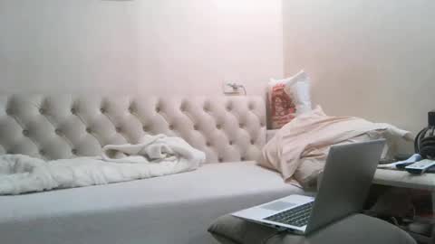 webcamboy98 online show from March 13, 9:27 am