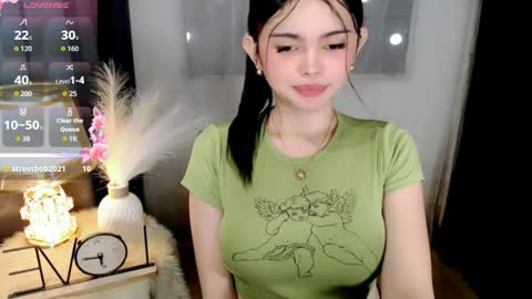 Snapshot of webcum_mami chatting on May 13, 12:35 pm mami abby online show from May 13, 12:35 pm