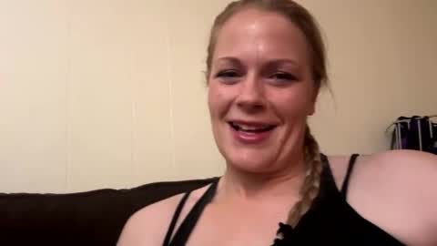 Snapshot of webcumcouple chatting on May 15, 2:51 am HayleyJay online show from May 15, 2:51 am