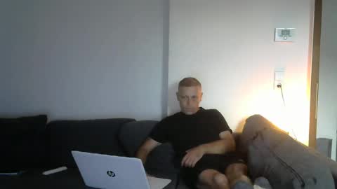 Snapshot of weberbenny chatting on July 1, 4:29 pm weberbenny online show from July 1, 4:29 pm