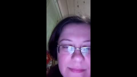 Snapshot of webgirl2 chatting on December 6, 5:44 pm Marina online show from December 6, 5:44 pm