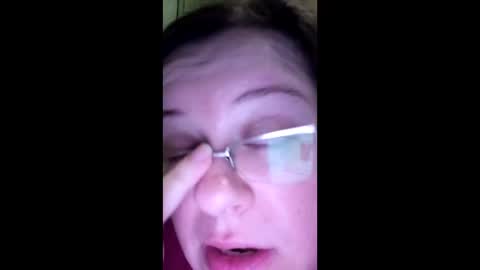 Snapshot of webgirl2 chatting on December 6, 9:46 pm Marina online show from December 6, 9:46 pm