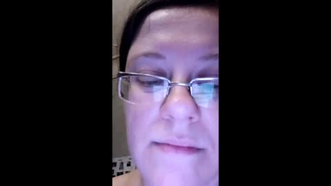 Snapshot of webgirl2 chatting on January 22, 1:10 am Marina online show from January 22, 1:10 am