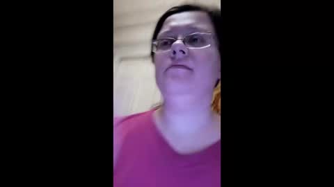 Snapshot of webgirl2 chatting on February 4, 1:02 am Marina online show from February 4, 1:02 am