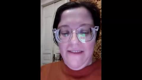 Snapshot of webgirl2 chatting on October 29, 12:02 am Marina online show from October 29, 12:02 am