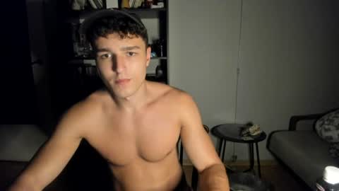 Snapshot of wee_willy_winky chatting on June 26, 12:37 am wee_willy_winky online show from June 26, 12:37 am