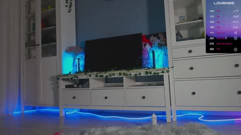 Snapshot of weed_princesss chatting on December 18, 3:55 pm  moon  online show from December 18, 3:55 pm