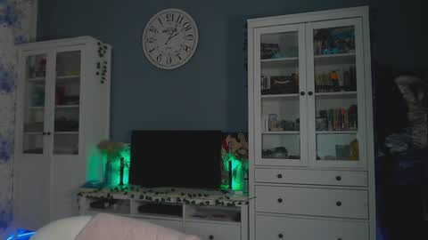 Snapshot of weed_princesss chatting on January 23, 3:11 pm  moon  online show from January 23, 3:11 pm