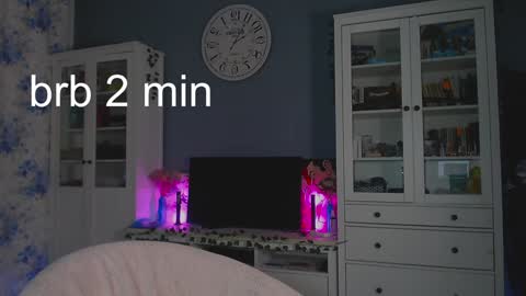 Snapshot of weed_princesss chatting on January 24, 2:30 pm  moon  online show from January 24, 2:30 pm