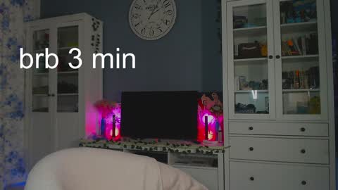 Snapshot of weed_princesss chatting on January 30, 3:08 pm  moon  online show from January 30, 3:08 pm