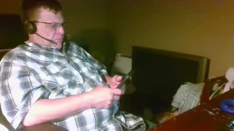 Snapshot of welderod chatting on May 6, 8:41 am welderod online show from May 6, 8:41 am