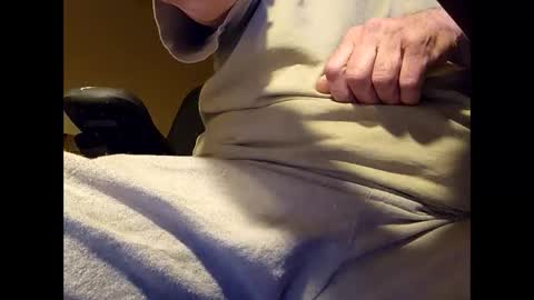 Snapshot of welderod chatting on May 17, 6:44 am welderod online show from May 17, 6:44 am