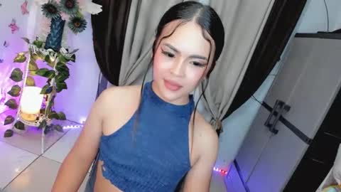 Snapshot of wellcumbabyxx chatting on May 25, 5:08 pm Hi Im LOVIE Please dont forget to follow and thumbs up me online show from May 25, 5:08 pm