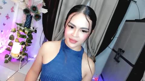 Snapshot of wellcumbabyxx chatting on May 27, 6:49 pm Hi Im LOVIE Please dont forget to follow and thumbs up me online show from May 27, 6:49 pm