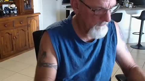 Snapshot of wellhelloo chatting on February 20, 6:26 am Wellhelloo online show from February 20, 6:26 am