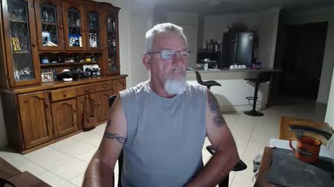 Snapshot of wellhelloo chatting on February 24, 7:01 pm Wellhelloo online show from February 24, 7:01 pm