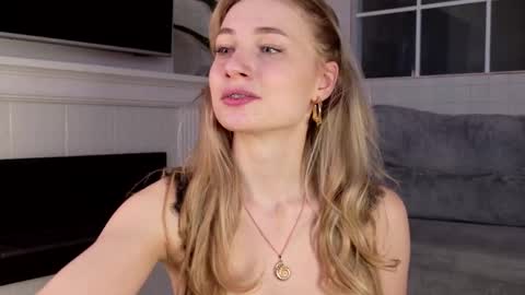 Snapshot of wellicaren chatting on February 27, 12:49 pm CAREN online show from February 27, 12:49 pm