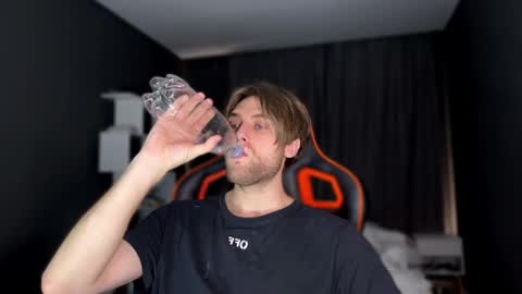 Snapshot of wellidonehere chatting on November 2, 10:56 pm wellidonehere online show from November 2, 10:56 pm