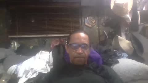 Snapshot of wellsparked chatting on November 16, 9:04 am wellsparked online show from November 16, 9:04 am