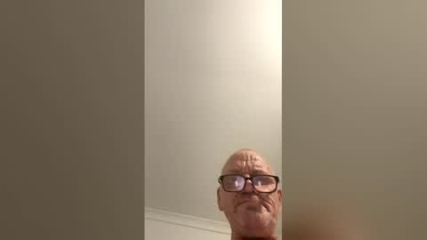 Snapshot of welove3sum chatting on February 23, 8:22 am Ididntdoit online show from February 23, 8:22 am